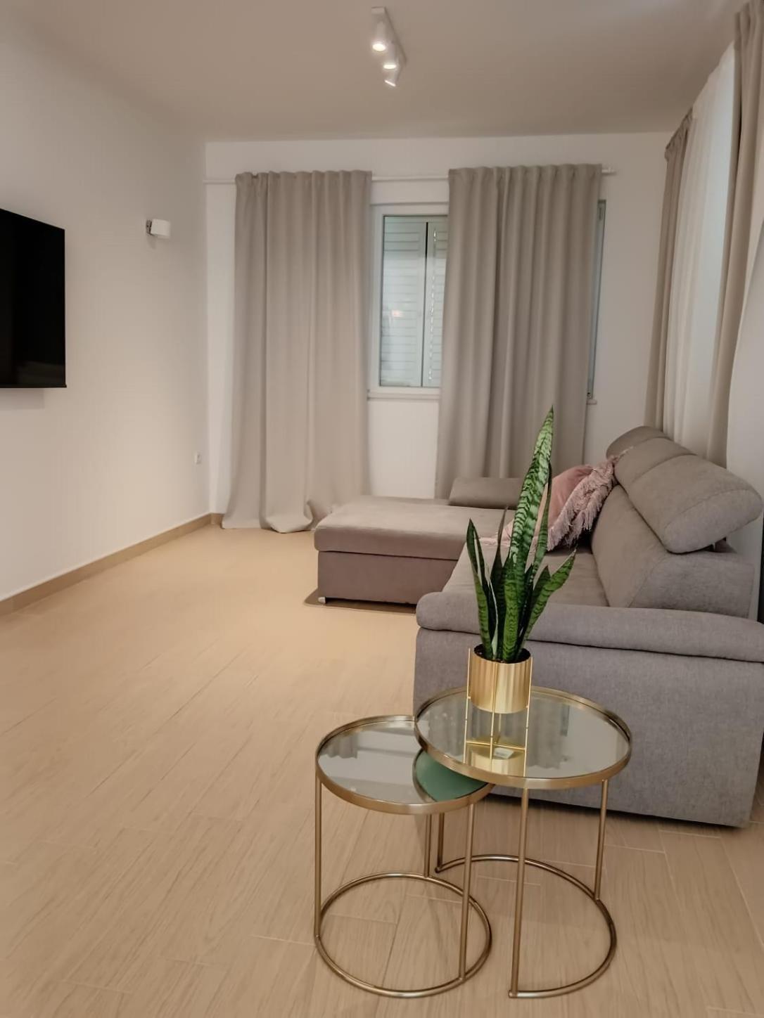 House Pierro * Orasac